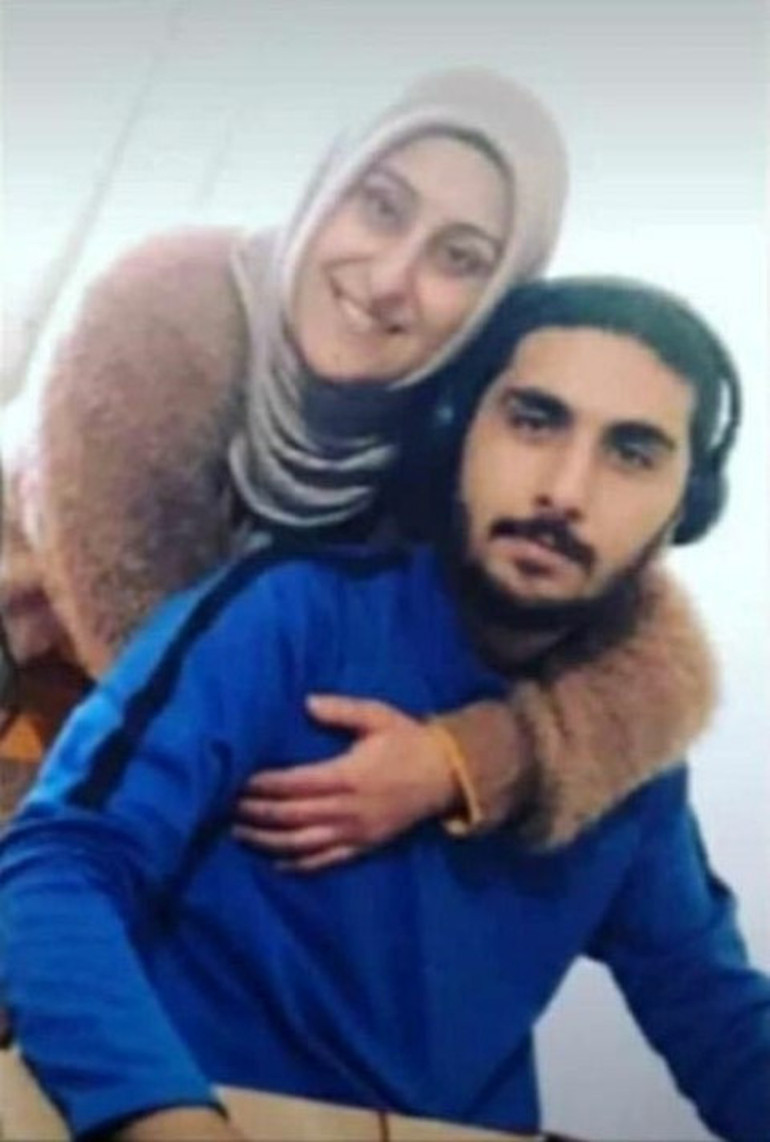 Depremde yaşamını yitiren anne ve oğlundan geriye bu fotoğraf kaldı