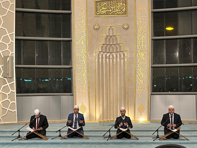 Berat Kandili’nde Avrupa’da da dualar edildi