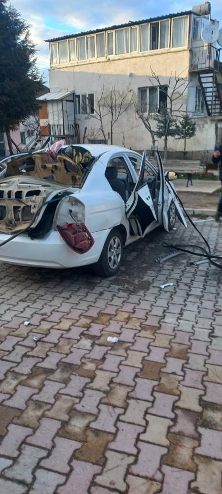 Aracın bagajında taşıyordu... Fark etmeden çakmağı yakınca dehşeti yaşadı