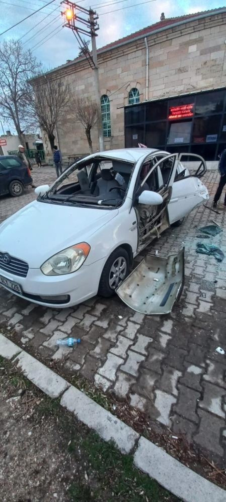 Aracın bagajında taşıyordu... Fark etmeden çakmağı yakınca dehşeti yaşadı