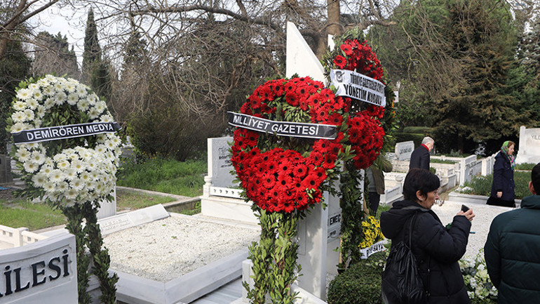 Çetin Emeç mezarı başında anıldı