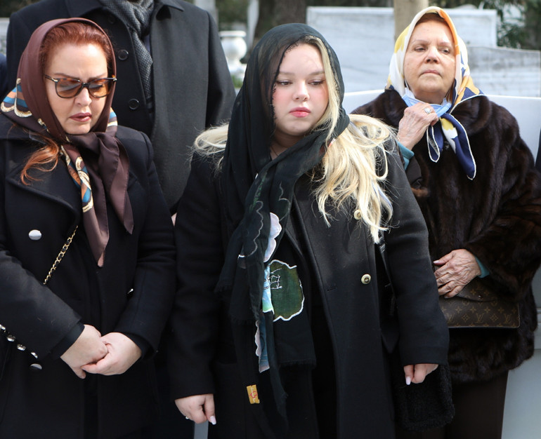 Çetin Emeç mezarı başında anıldı