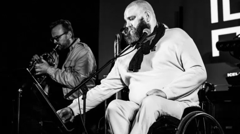 Elon Musk işten çıkarılan Twitter çalışanından özür diledi