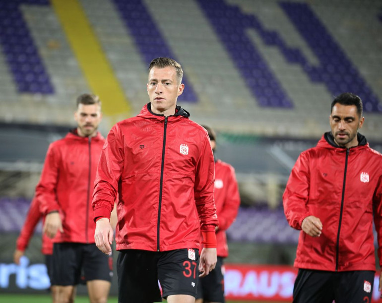 UEFA ülke puanı sıralaması için kritik gece Fenerbahçe, Başakşehir ve Sivasspor... Şampiyonlar Ligine direkt katılım için yeterli olacak sonuçlar...