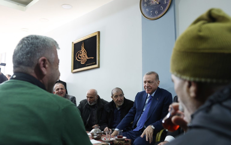 Cumhurbaşkanı Erdoğandan esnaf ziyareti