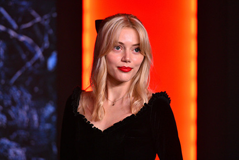 Ahlaksız teklif yüzünden mesleğine küstü: Beni kız arkadaşıyla birlikte yatak odasına davet etti