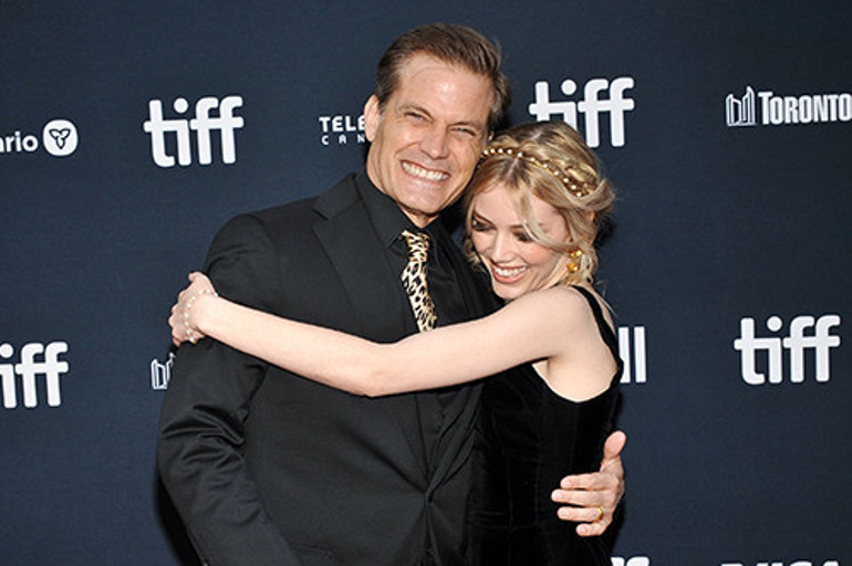 Ahlaksız teklif yüzünden mesleğine küstü: Beni kız arkadaşıyla birlikte yatak odasına davet etti