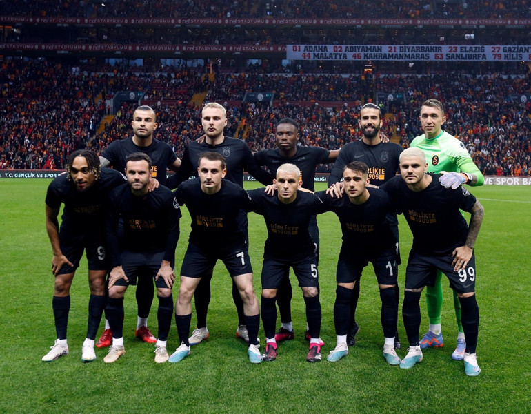 Galatasaraydan depremzedeler için özel forma
