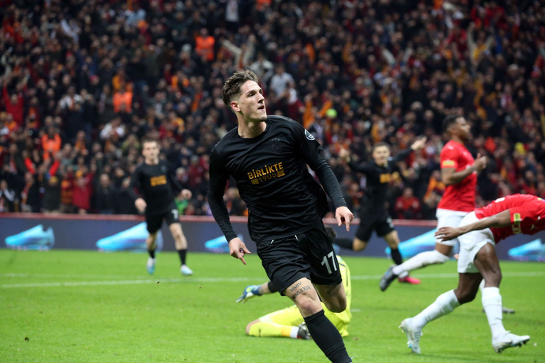Nicolo Zaniolo, ilk maçında golle tanıştı Galatasaray - Kasımpaşa maçında duygusal gol anonsu...