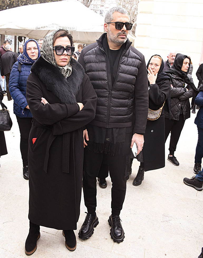 En zor veda... Serdar Ortaçın kardeşi Serkan Ortaç son yolculuğuna uğurlandı