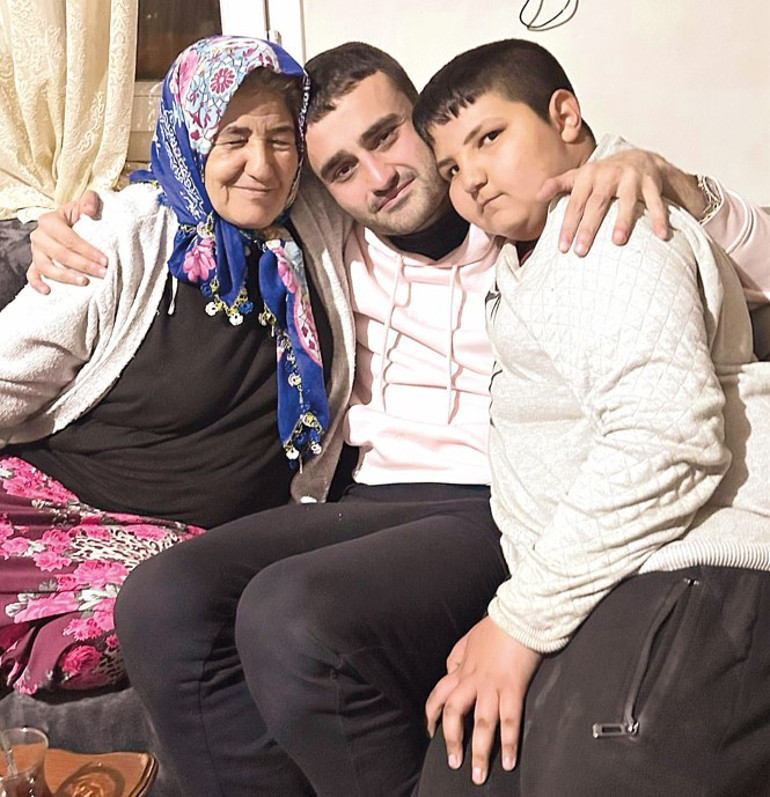 CZN Burak, Taha Duymaz’ın ailesine ziyaret