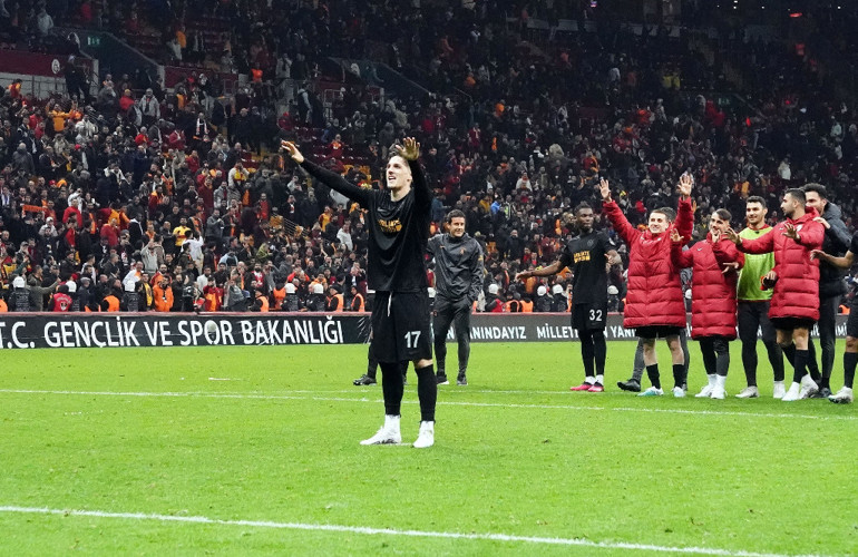 Son Dakika: Galatasaraylı Zaniolo’dan ‘ayrılık’ açıklaması Nusret’te ne konuşuldu Mauro Icardi’nin davetini geri çevirdi