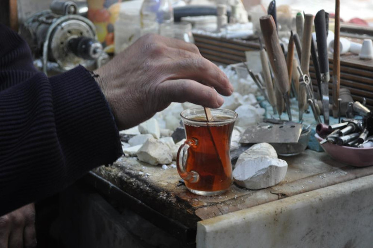 Çayına şeker değil lületaşı atıyor 30 yıldır sağlığımı buna borçluyum