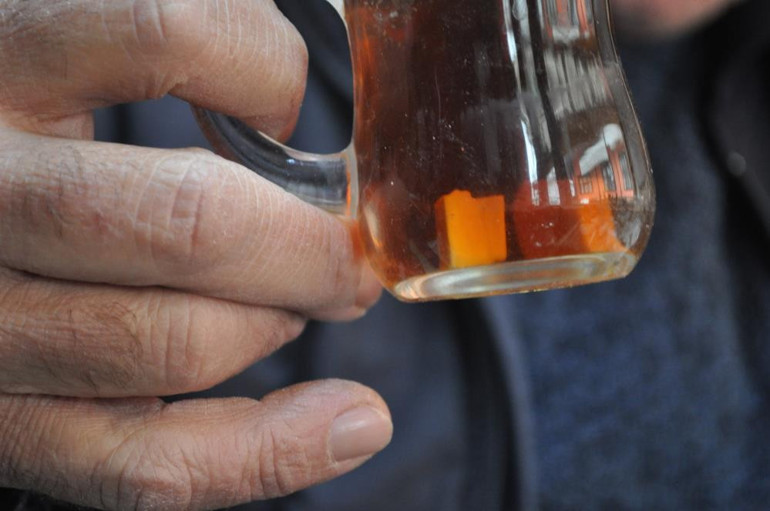 Çayına şeker değil lületaşı atıyor 30 yıldır sağlığımı buna borçluyum