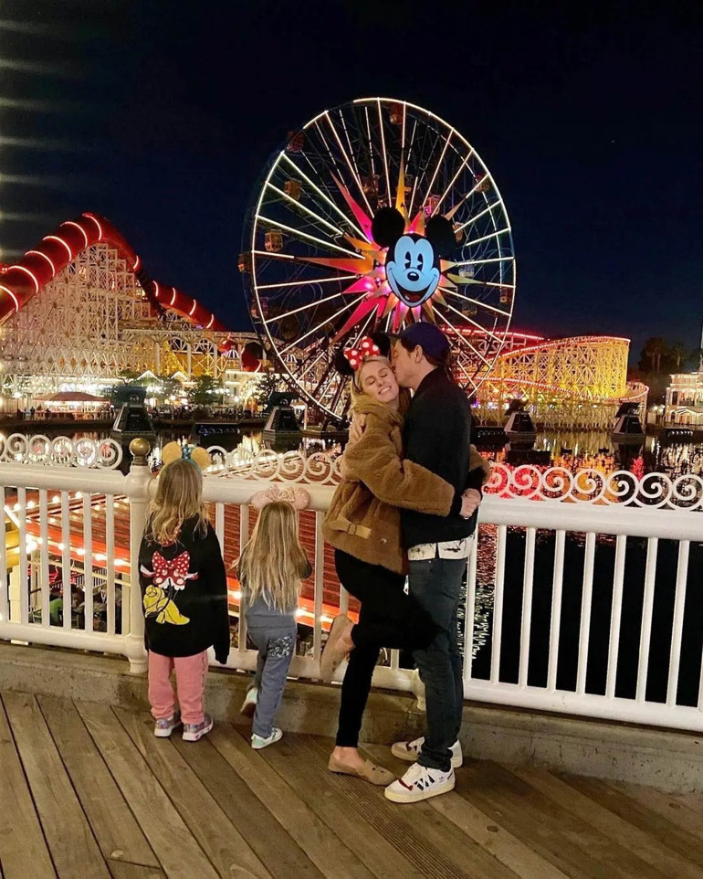 Nicky Hilton: Ablam Parise annelik dersini ben verdim