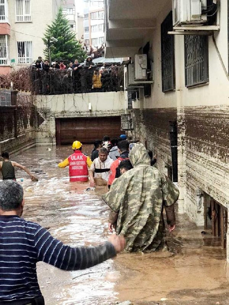 Son dakika: Adıyaman ve Şanlıurfada sel felaketi: 14 can kaybı Bakan Soyludan açıklama