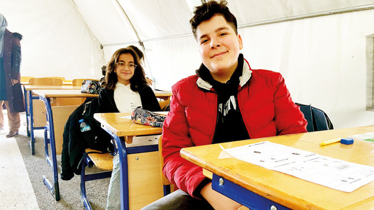 Çadırda sınava hazırlık