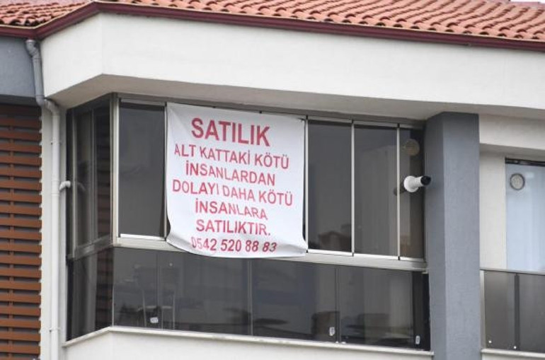 Gürültü yapan komşularına kızdı, Daha kötü insanlara satılıktır yazısı asıp evini satışa çıkardı