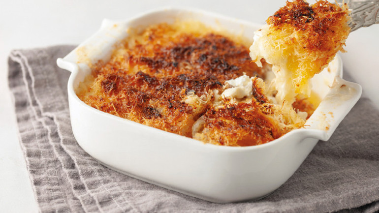 Sıcacık bir çayın veya buz gibi ayranın yanına fırından yeni çıkmış,  tazecik bir börek yakışır