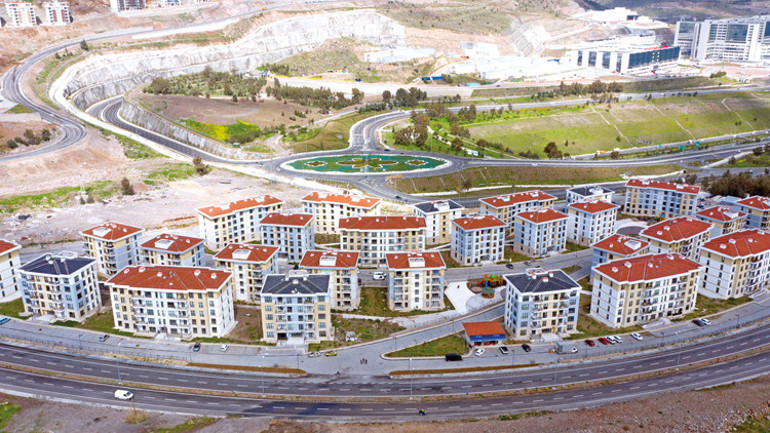 İzmir’de binlerce konut teslim edildi Çevre, Şehircilik ve İklim Değişikliği Bakanı Murat Kurum: İzmir böyle dönüştü sıra 11 ilde