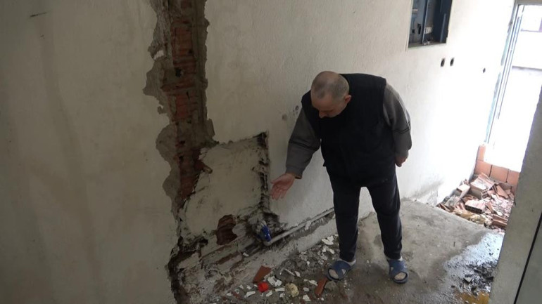 Depremzede aileye verilecek olan evi yağmaladılar