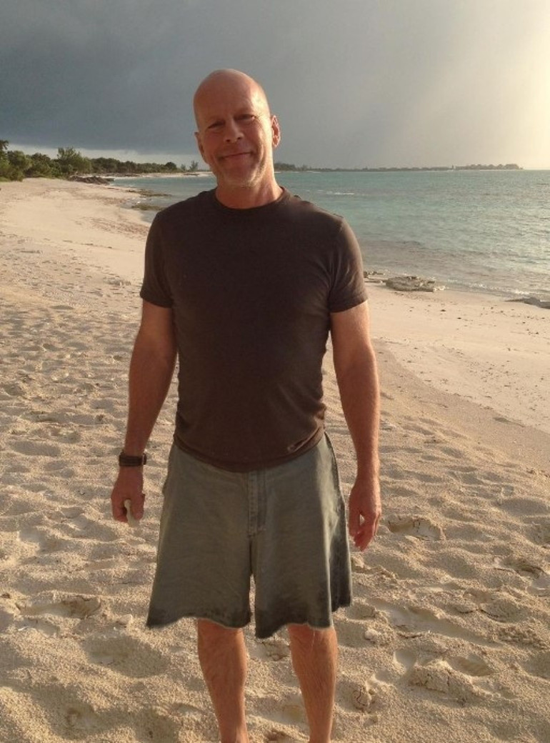 Hastalık haberiyle hayranlarını üzmüştü: Yıldız oyuncu Bruce Willis’e buruk doğum günü kutlaması