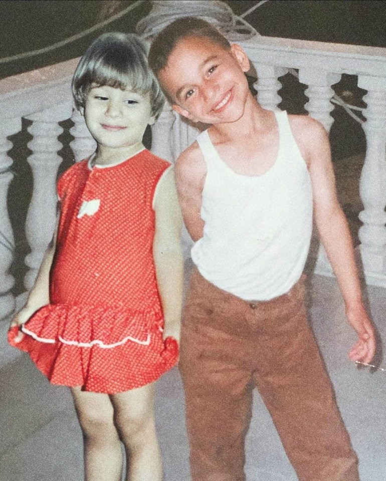 Ünlü şarkıcı paylaştı: Küçükken biz... Ablam, abim ve ben