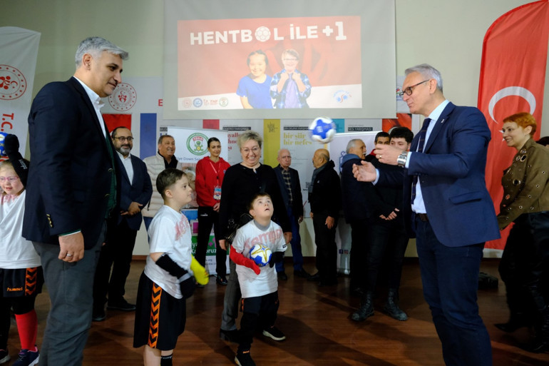 Down Sendromlu çocuklar Hentbol ile +1de sporla buluştu