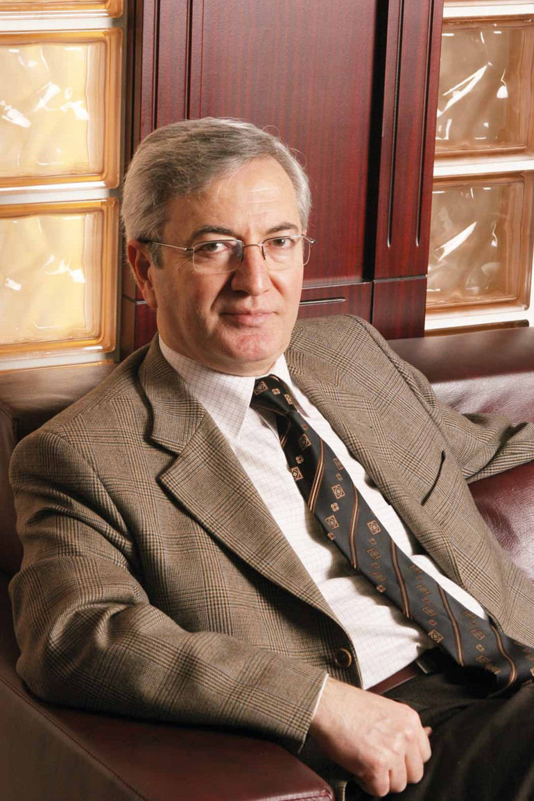 Beşir Ayvazoğlu hakkında yazılanlar