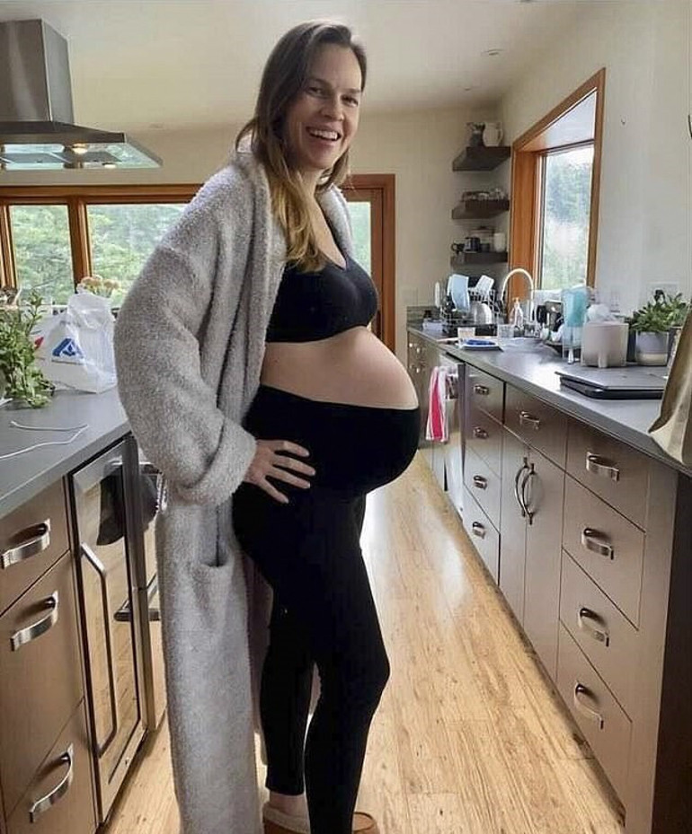 Yıldız oyuncu 48 yaşında ikiz annesi olacak: Ultrason fotoğrafındaki ilginç görüntüye yorum yağdı