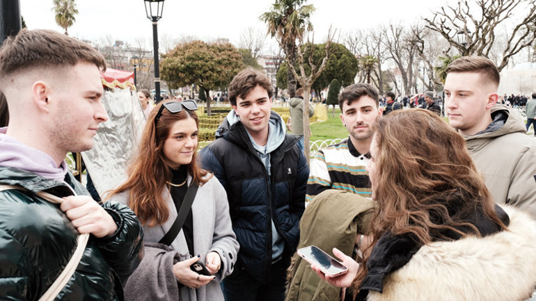 Yabancı turist tedirginliği attı: Depremin tatil planlarını bozmadığını belirten turistler ülkelerinde Türkiye’yi tavsiye edeceklerini söylüyor