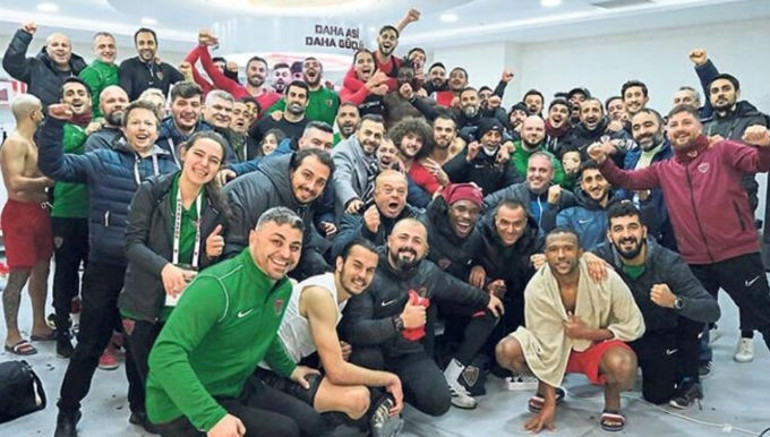 Hatayda depremden mucizevi şekilde kurtulan Ekrem Ekşioğlu o anları anlattı 7. kattaydık, çığlıklarla aşağıya düşmeye başladık Buraya kadarmış dedim...
