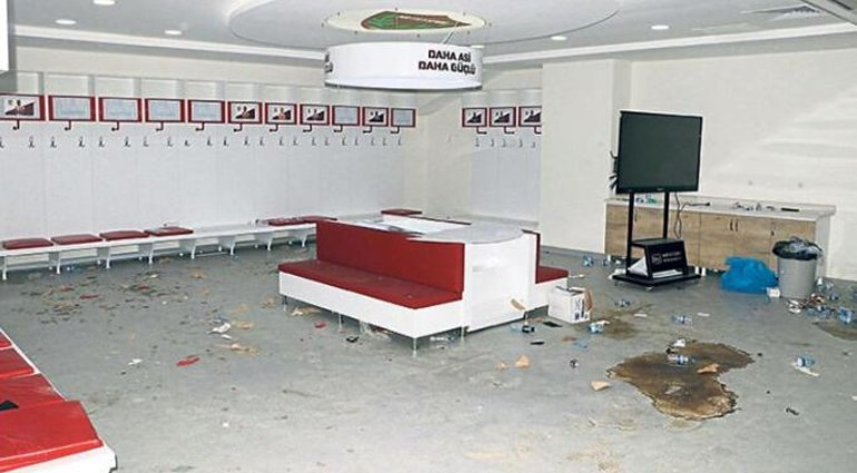 Hatayda depremden mucizevi şekilde kurtulan Ekrem Ekşioğlu o anları anlattı 7. kattaydık, çığlıklarla aşağıya düşmeye başladık Buraya kadarmış dedim...