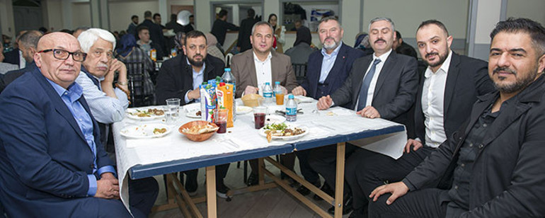Londra’da depremzedeler yararına iftar