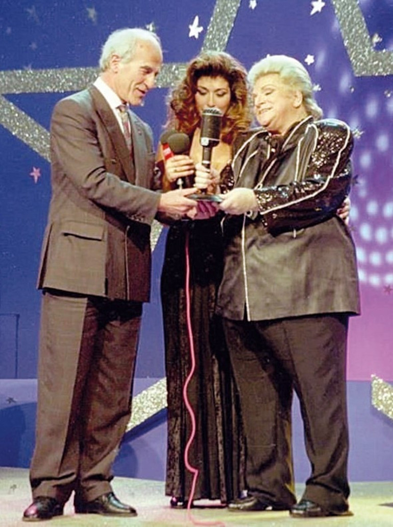 Zeki Müren, Ajda’ya tokat attı mı