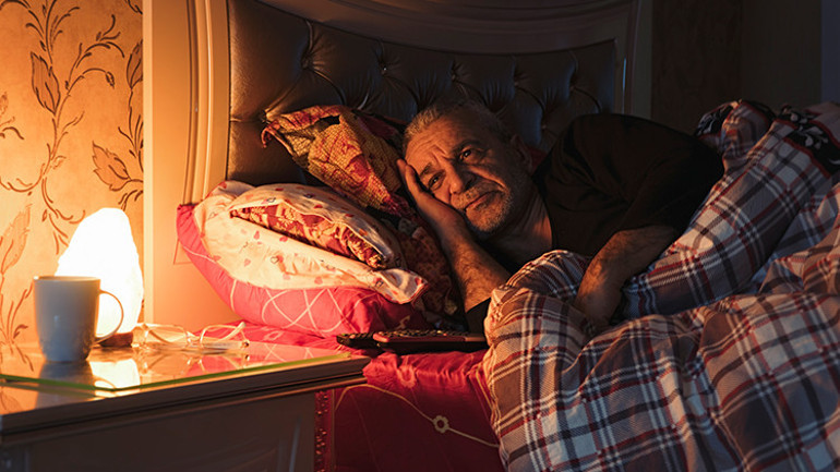 Yaş ilerledikçe neden daha az uyuyoruz İhtiyaç mı azalıyor uykumuz mu kaçıyor