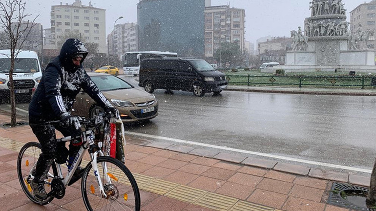 Son dakika... Meteorolojiden yeni hava durumu raporu: Sıcaklıklar 8-15 derece düşüyor... Yoğun kar alarmı