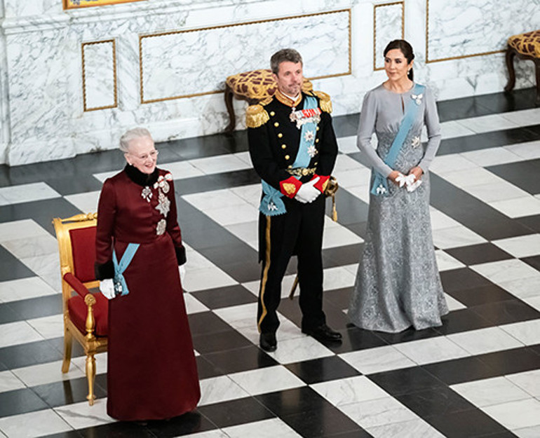 Daha hayattayken tahtına oturdu: Bir süreliğine kraliçe