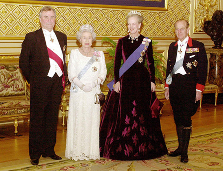 Daha hayattayken tahtına oturdu: Bir süreliğine kraliçe