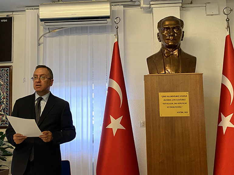 Başkonsoloslukta depremzedeleri anma töreni