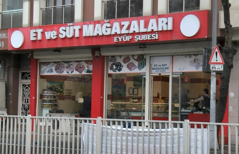 Kafa karıştıran tabelalara yenisi eklendi: Et ve Süt Mağazaları Akılalmaz tehdit: Uğraştırırım sizi