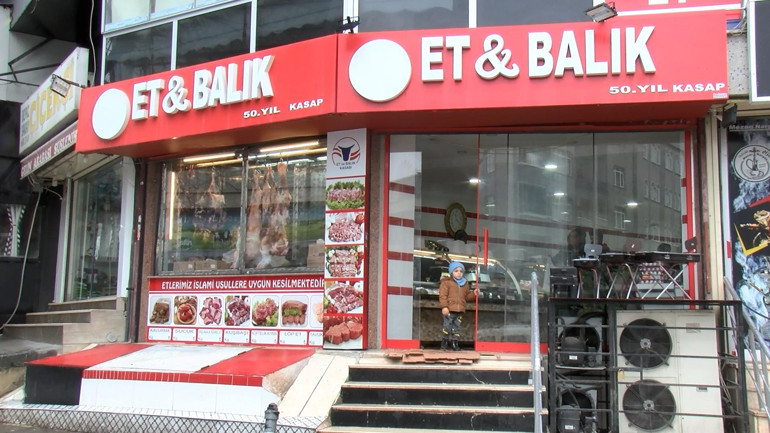 Kafa karıştıran tabelalara yenisi eklendi: Et ve Süt Mağazaları Akılalmaz tehdit: Uğraştırırım sizi