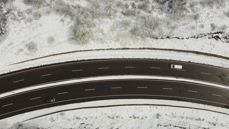 Bartında kar manzarası dronla görüntülendi