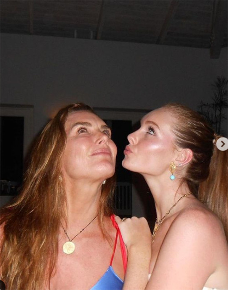 Ünlü oyuncu, emekli olunca yerini kızına bırakacak: Yüzünde annesinin güzelliğinden izler var