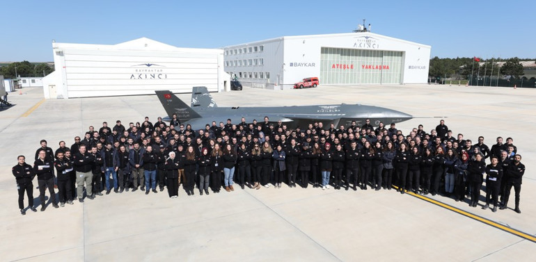 Son dakika... Selçuk Bayraktar: Kızılelma orta irtifa sistem tanımlama testini başarıyla tamamladı