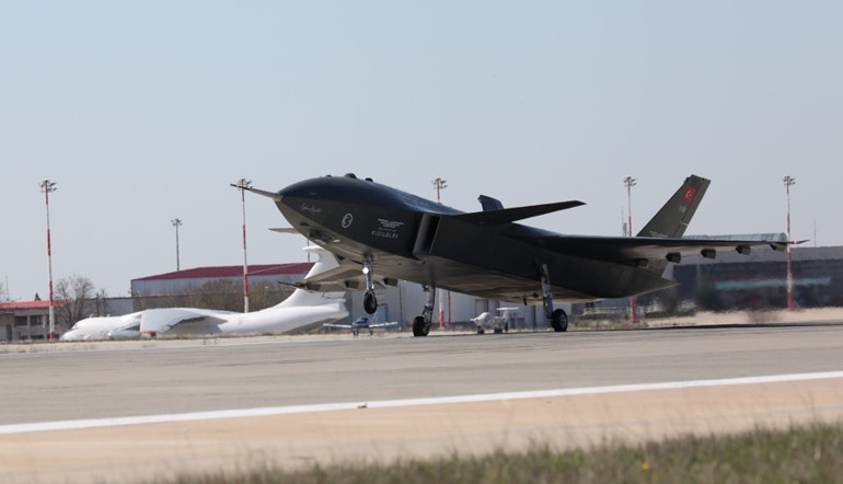 Son dakika... Selçuk Bayraktar: Kızılelma orta irtifa sistem tanımlama testini başarıyla tamamladı