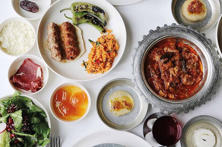 Mükellef bir iftar için...