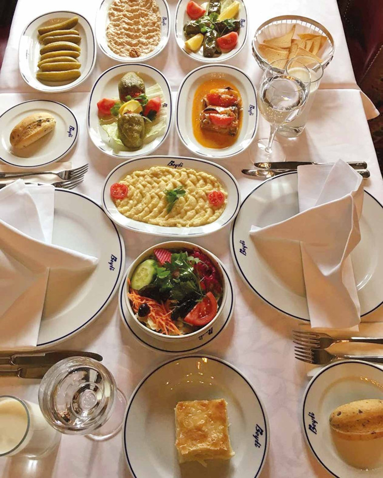 Mükellef bir iftar için...