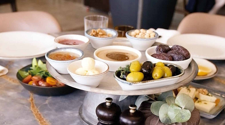 Mükellef bir iftar için...