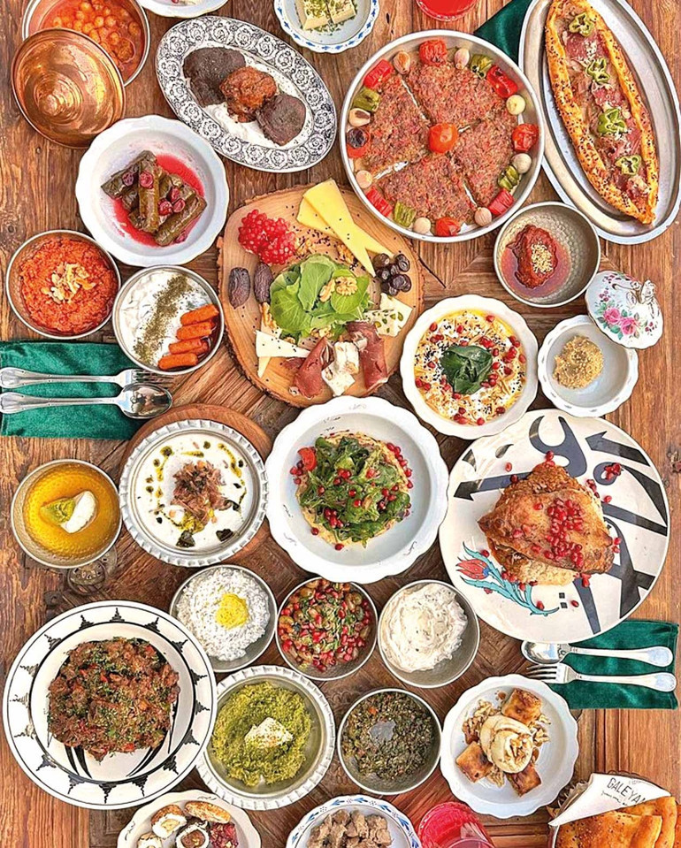 Mükellef bir iftar için...